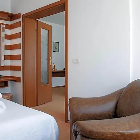 Hotel 2d And